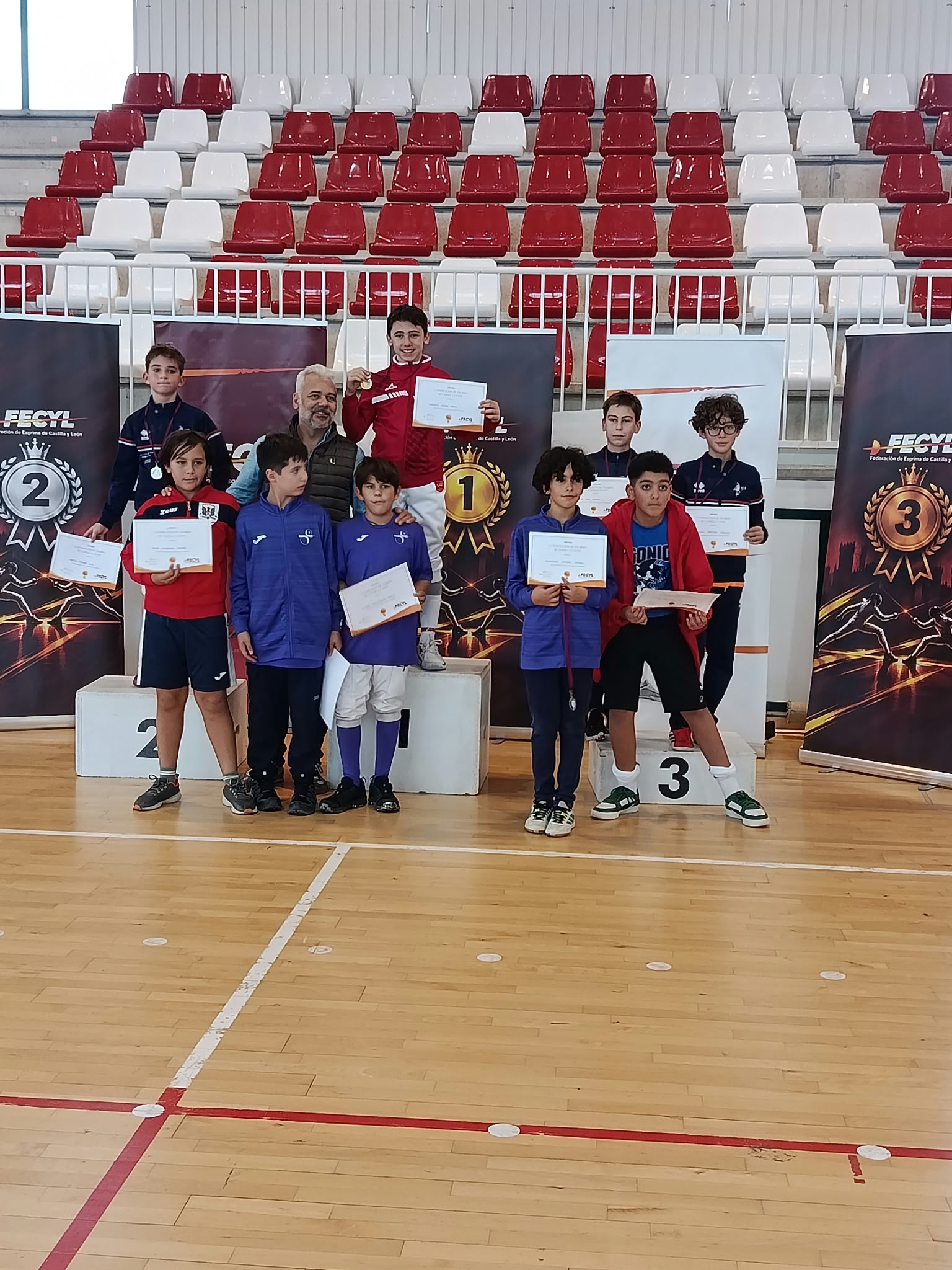 Participantes en el podio del Torneo Autonómico de espada M11 en Boecillo